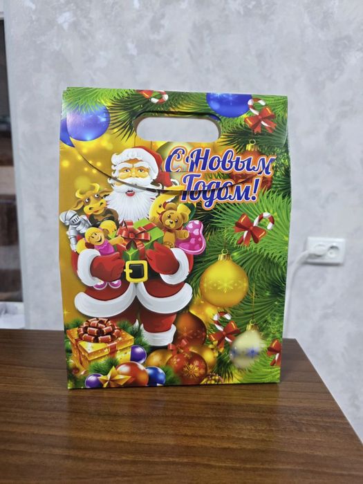 Новогодние подарочные коробки