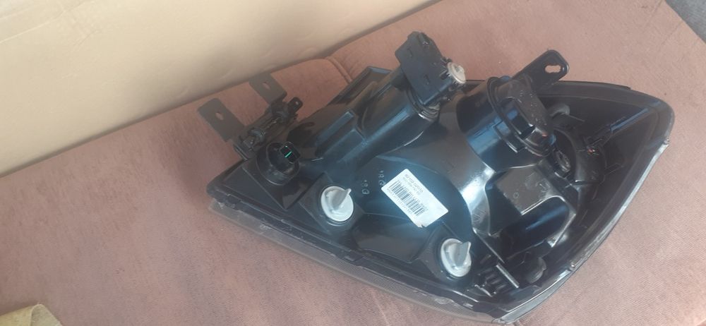 Десен фар за KIA спортаж 2005 2008