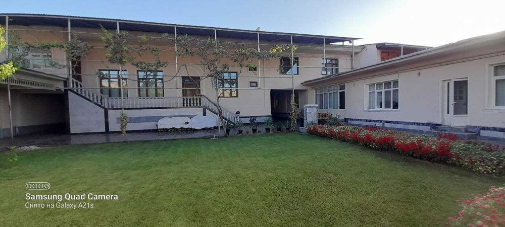 Gilamsaroy to`yxonani orqasida fayzli xovli sotiladi.