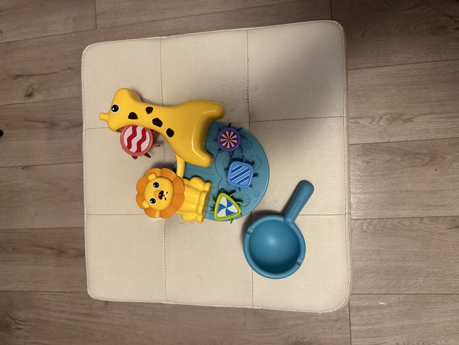 Jucarie de apa cu ventuze