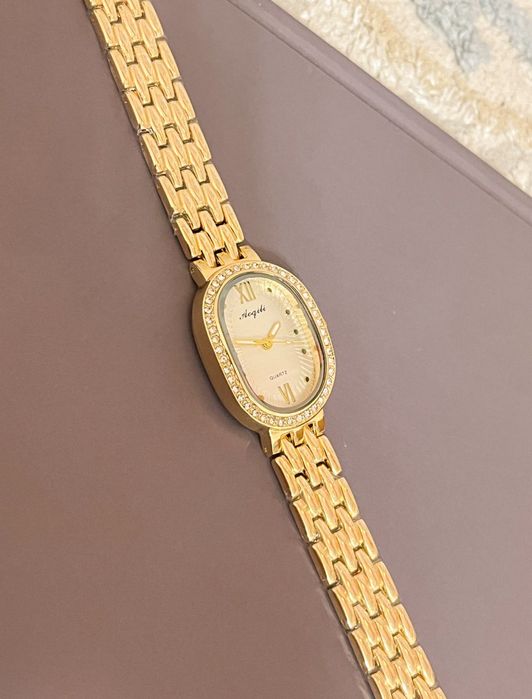 Продается часы женские материал титан