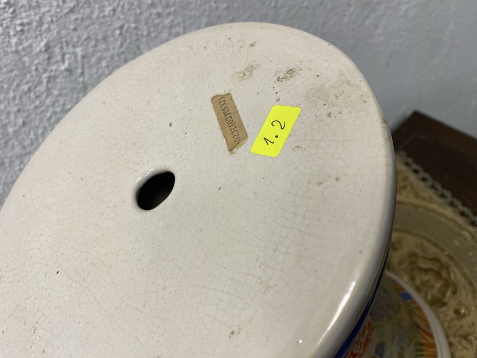 Италианска порцеланова колона поставка са цветя майолика