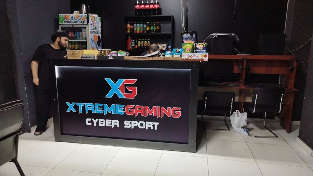 Наружная реклама. Реклама на окно,оракал,наклейка,банер