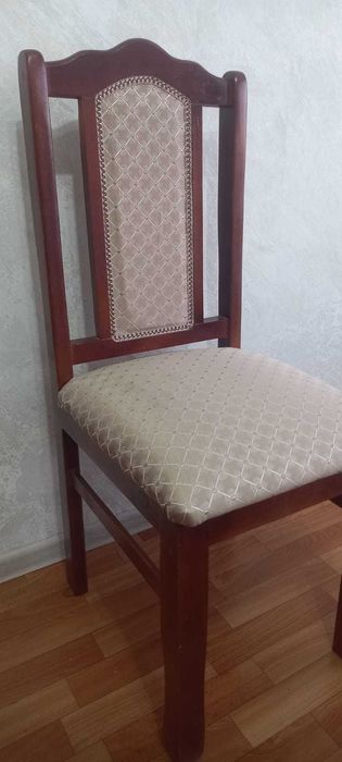 Стол и стулья в отличном состоянии