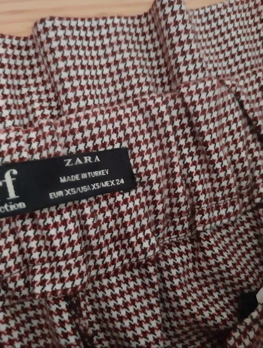 Pantaloni largi Zara