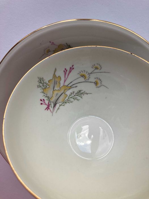 стара чашка за кафе със златен кант- порцелан