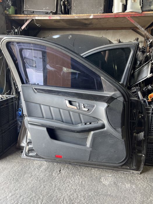 Дверь Mersedes-benz  212