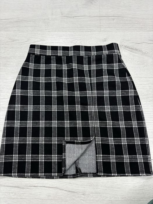 черная юбка в клетку