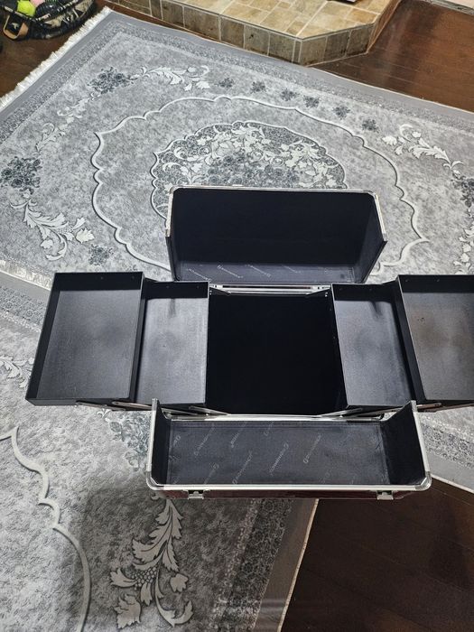 Нов куфар за гримове