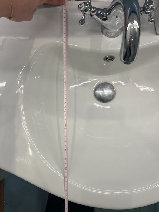 Шкаф с мивка за баня