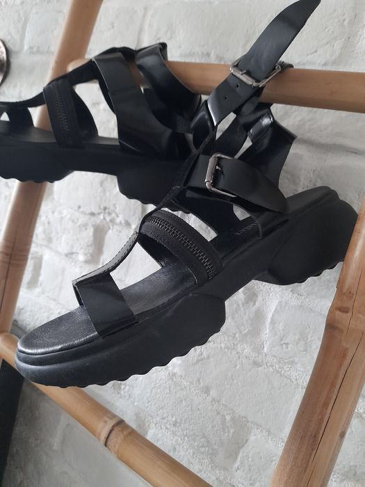 Дамски сандали от естествена кожа