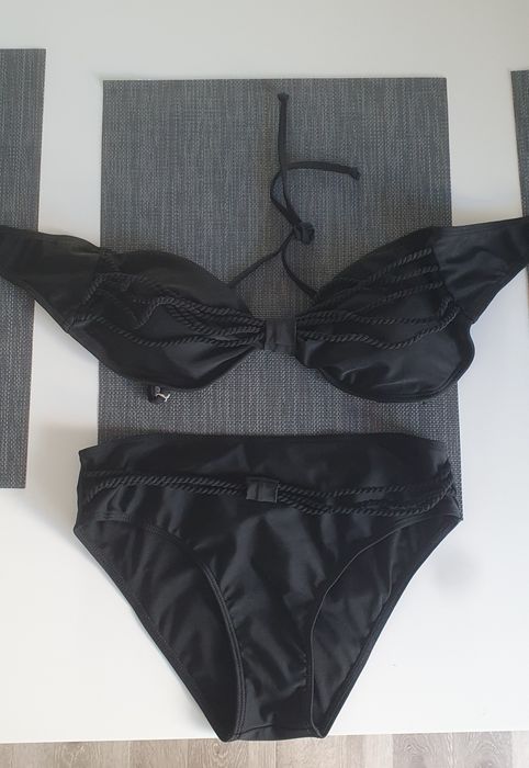 Vând costum de baie negru măsura M