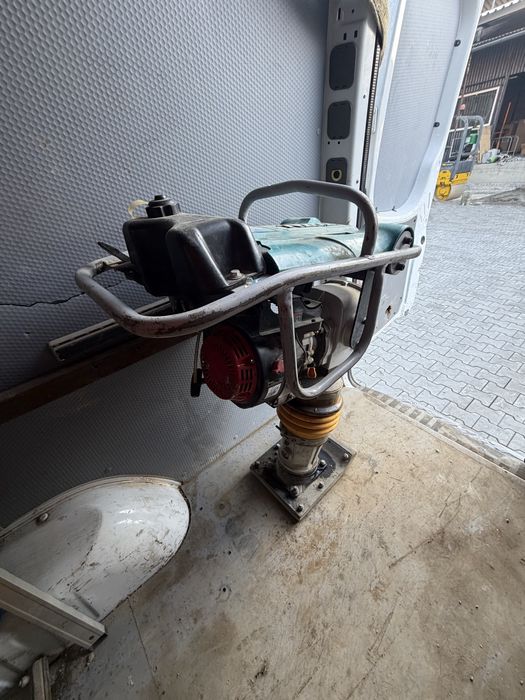 Vând două maiuri compactoare de la total