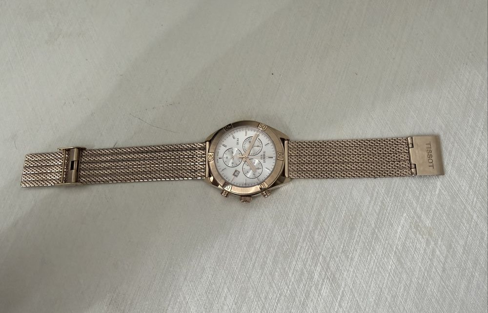 Продам женские часы
