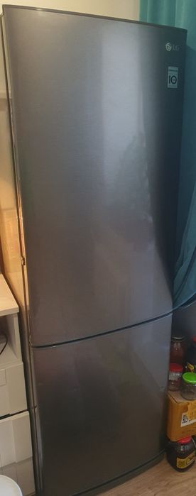 Продам Холодильник LG