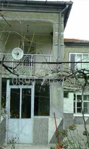 КОДо.23165  Двуетажна гредоред къща 160м2 с ограден двор 720м2.