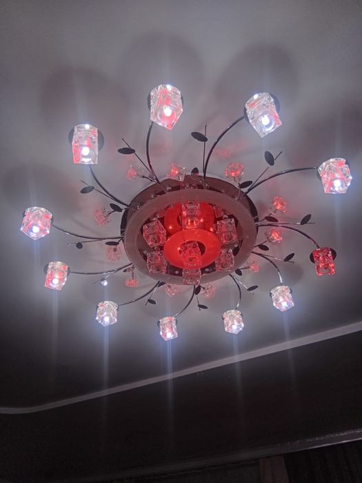 Продается люстра