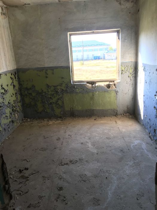 Vând bloc, comuna Gogoșu, Mehedinți, PF2, necesită renovare. 10.000 €