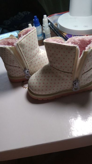 Детская обувь продается