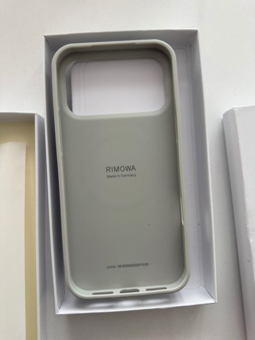 Rimowa Iphone 17 pro max