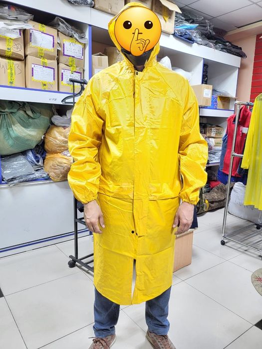 Плащ дождевик и костюмы