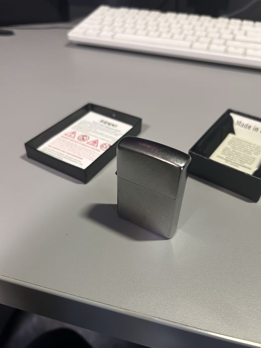 Bricheta Zippo Herringbone Sweep