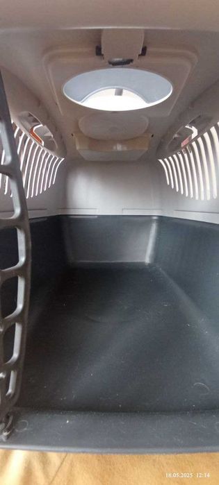 Vând cușcă de transport pentru pisici . în stare excelentă