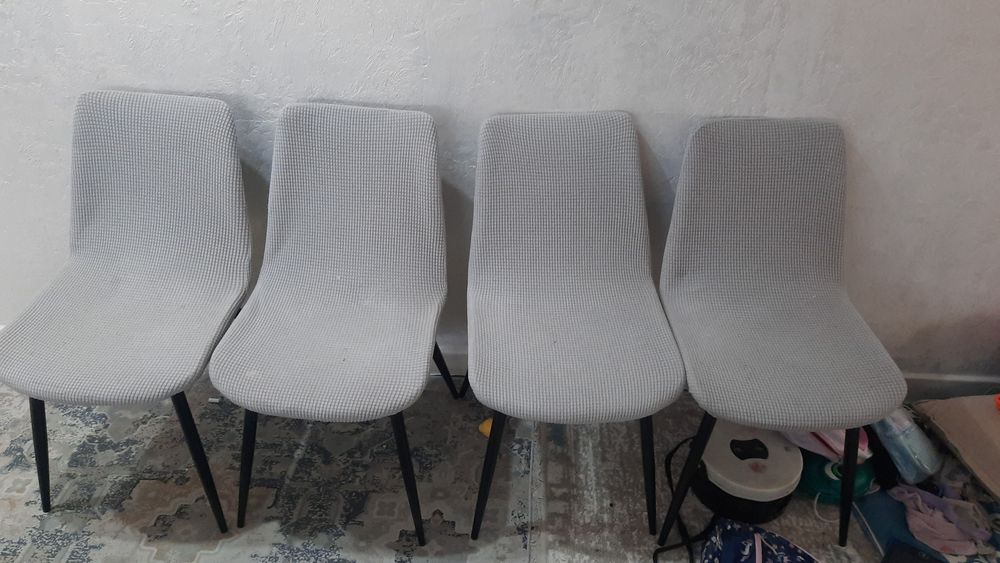 Продам стол и стулья.