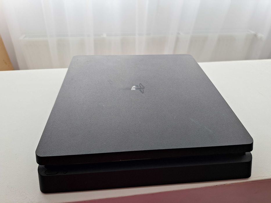 PS4 stare excelenta, intretinut regulat