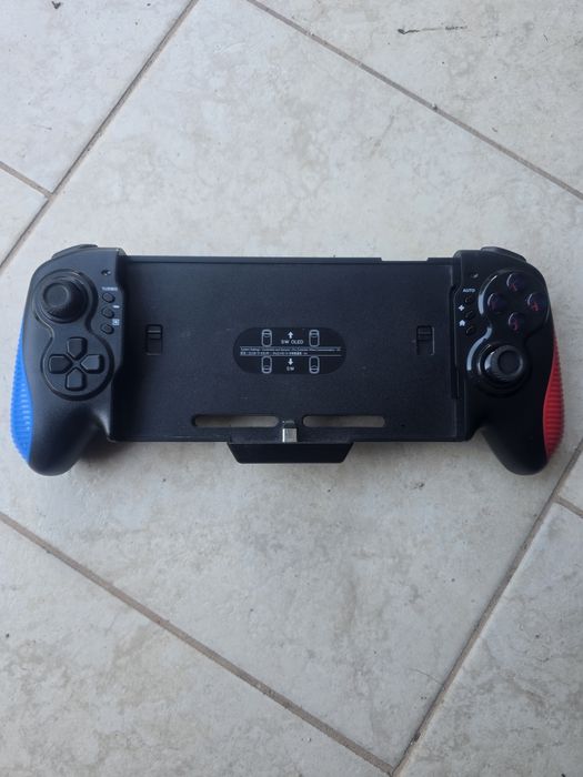 Vând controller.