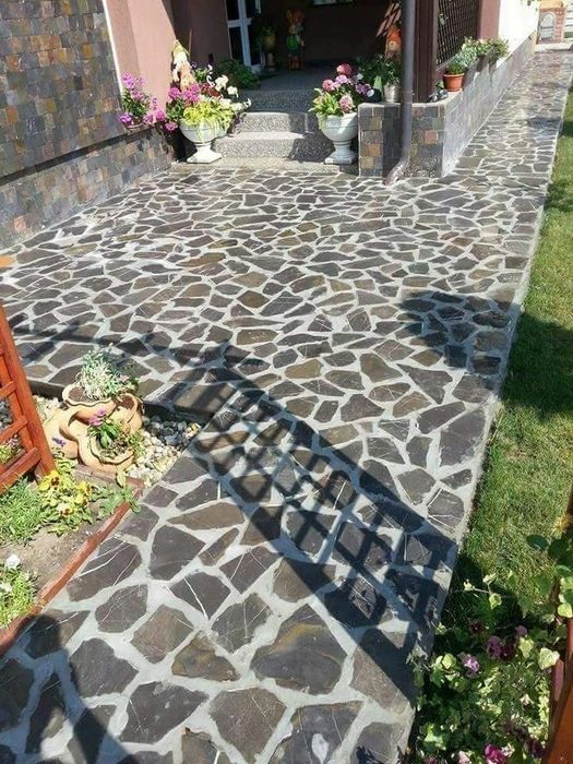 Vnd piatra si montez pentru cei interesati mai multe detalii nr