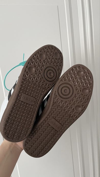 Кроссовки адидас