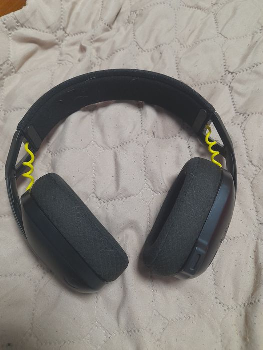 Слушалки Logitech g435 черно с жълто