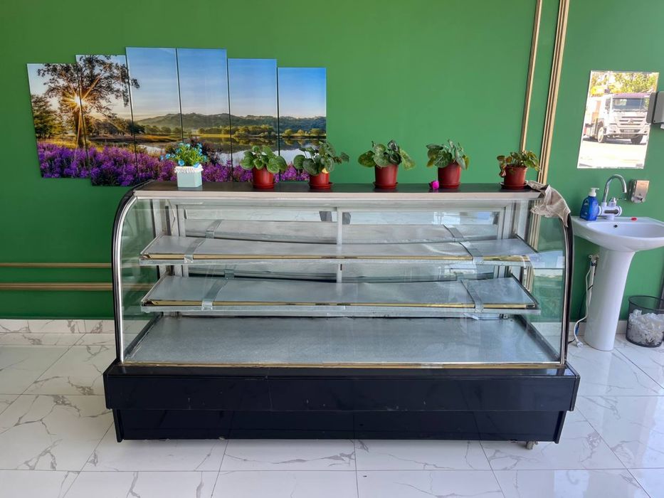 Vitrina xoladelnik