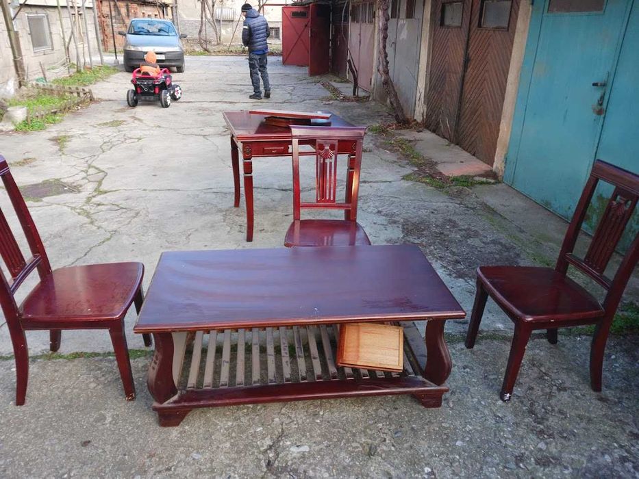 Продавам дървена холска маса