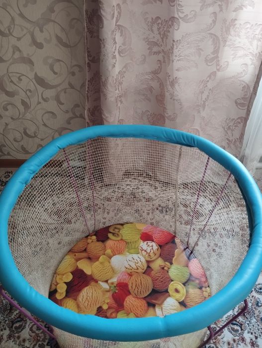 Продам детский стульчик + манеж.