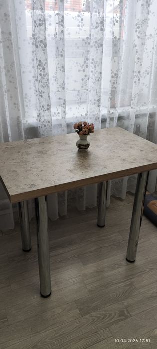 стол.  обеденный, новый