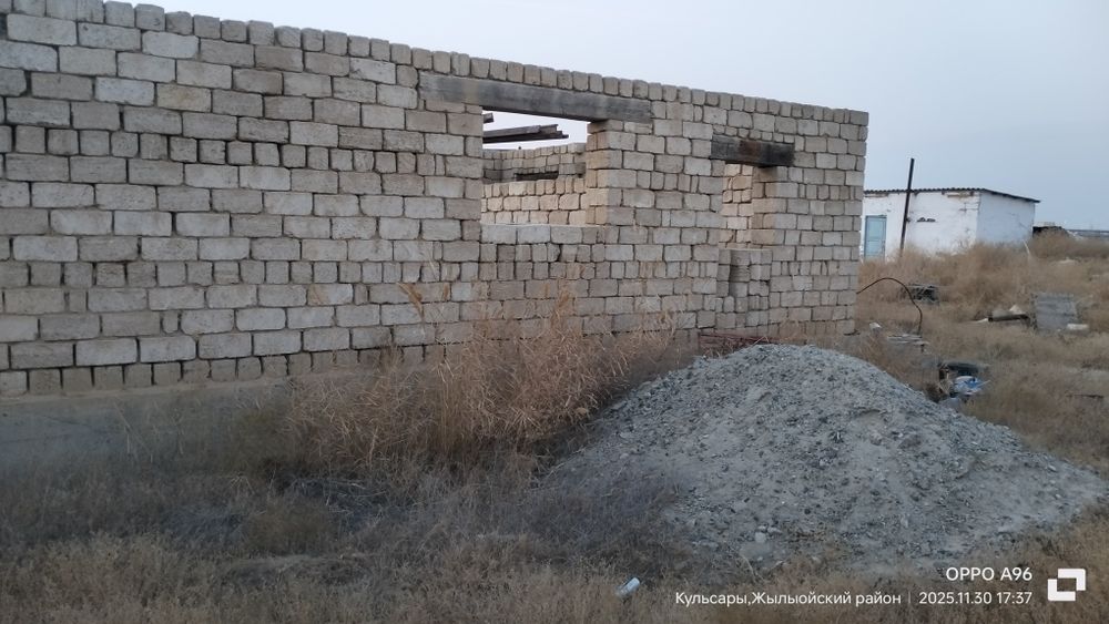 Мешіт ауылынан 2 Жер сатылады стройкасымен