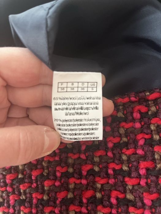 Преходно палто от релефен текстил червено с вълна в състава