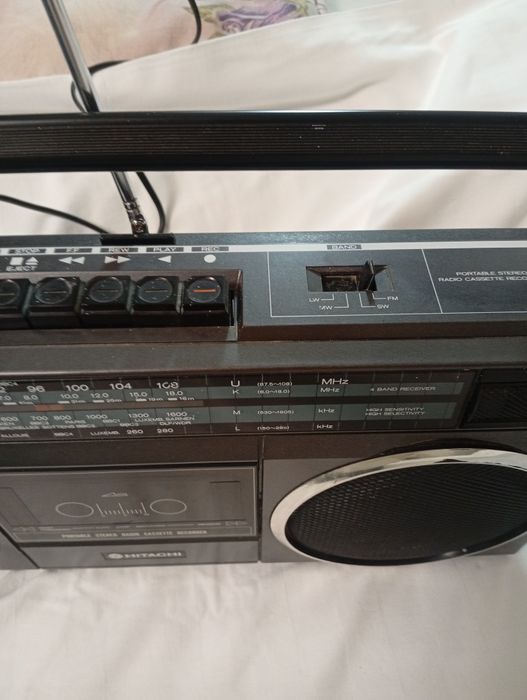 Radio caset HITACHl trk 6830
