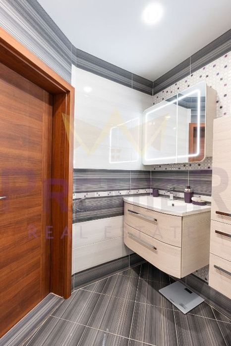 Продава се Тристаен апартамент в Варна, Бриз - 145 кв.м за 1179 €/кв.м - Снимка #8