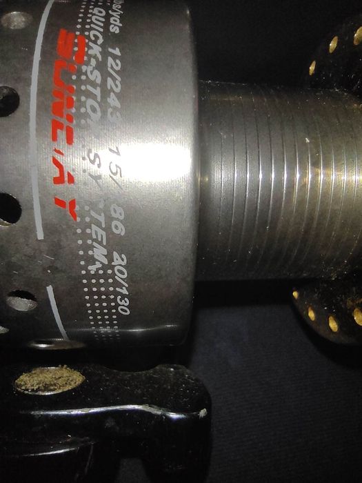 Mulineta pescuit cu 7 rulmenti ca noua cu tambur de rezerva