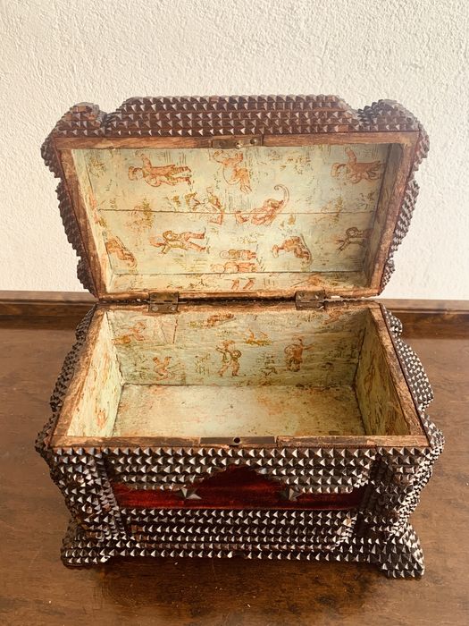 Уникална антикварна Tramp Art кутия / около 1900 г. / ръчна изработка