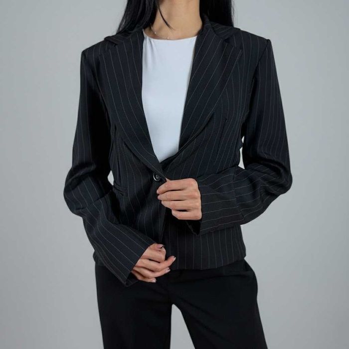 Черно сако раирано