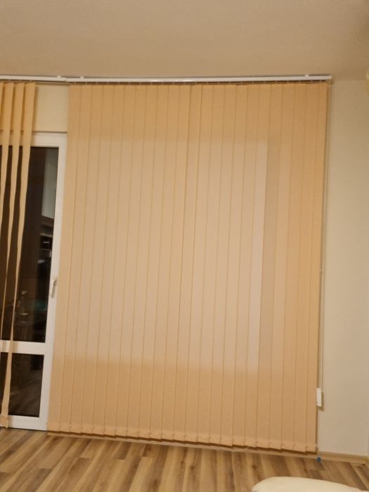 Продавам пвц дограма и щори