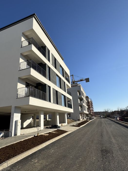 Apartament 3 camere 56mp + terasa 5mp  Zona Regal