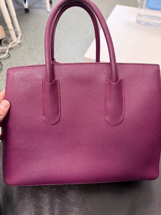 Продавам чанта “Furla” от естествена кожа. Чантата е мн запазвна