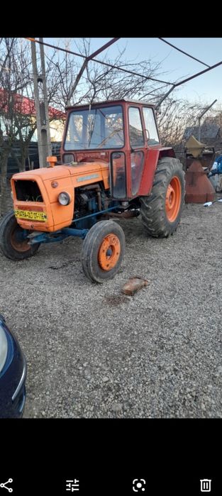 Vând  s-au  schimb cu camioneta Tractor fiat 415 cu plug  functonabil