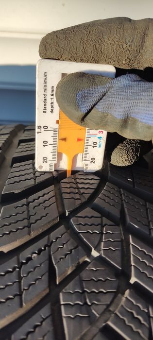 235 55 18 зимни Goodyear