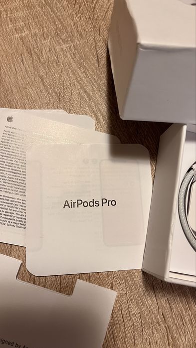 APPLE AirPods Pods 2nd generation / MagSafe Wireless charging!